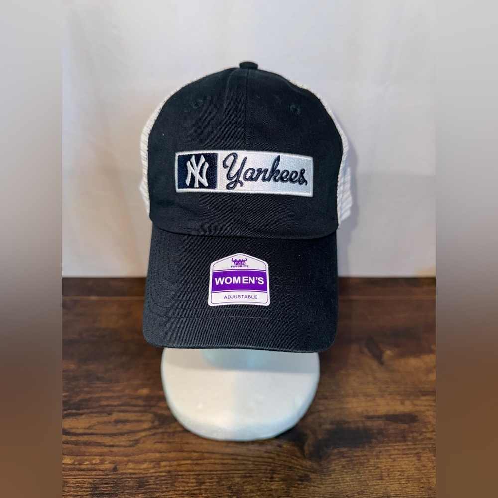 New York Yankees Women’s Hat Cap BLUE Fan Favorite Adjustable SnapBack OSFM NEW